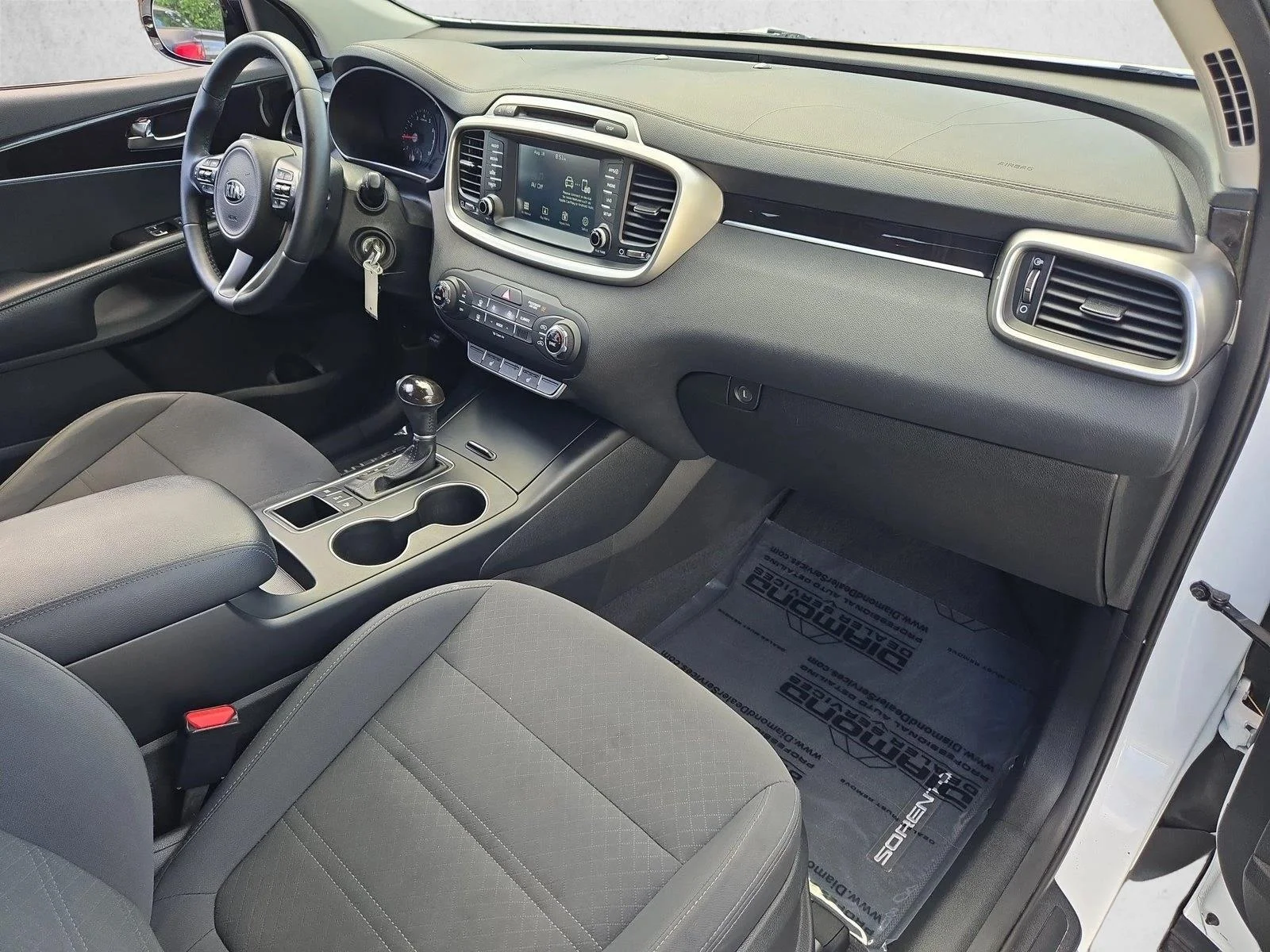 Used 2017 Snow White Pearl Kia LX image 21