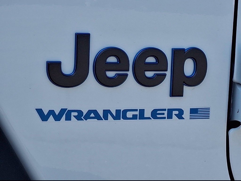 Used 2025  Jeep Sport S 4xe image 15