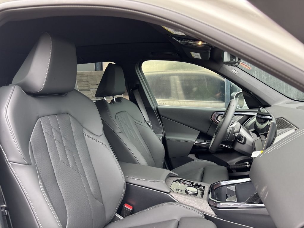 New 2026 Mineral White Metallic BMW 30 xDrive image 21