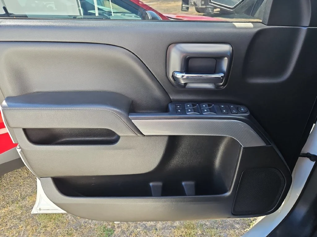 Used 2018 Summit White Chevrolet LT image 10