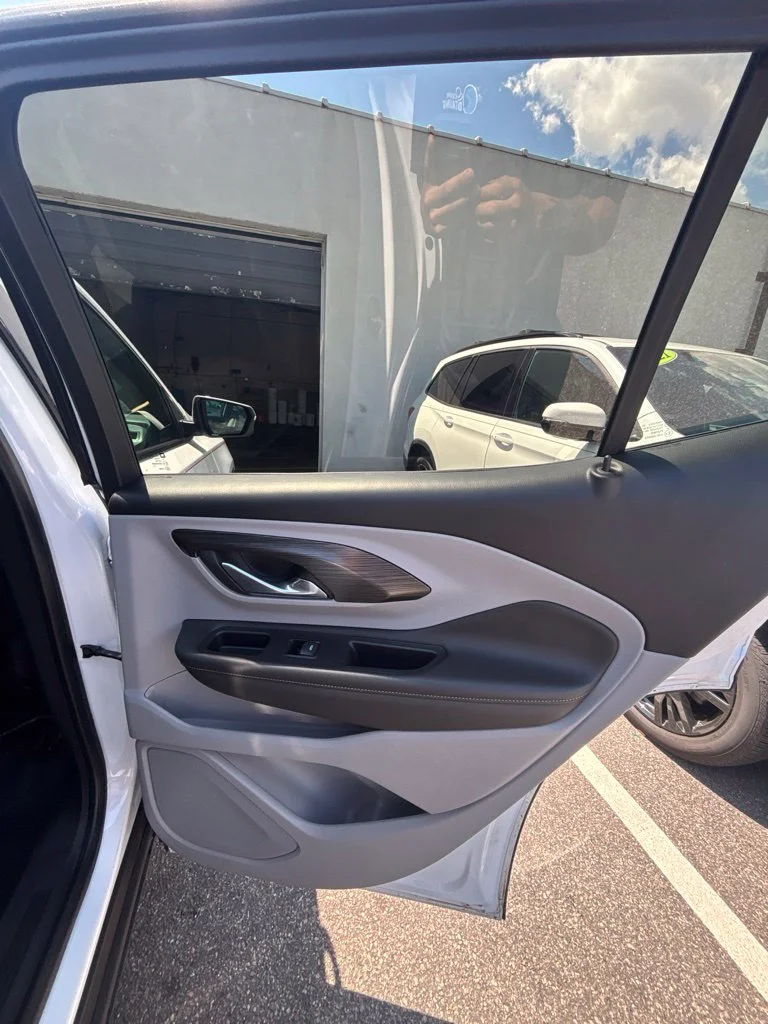 Used 2023 White GMC SLT image 21