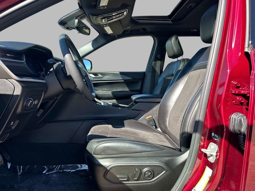 Used 2023 Red Jeep Altitude X image 14