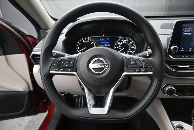 Used 2025 Red Nissan 2.5 SV image 32