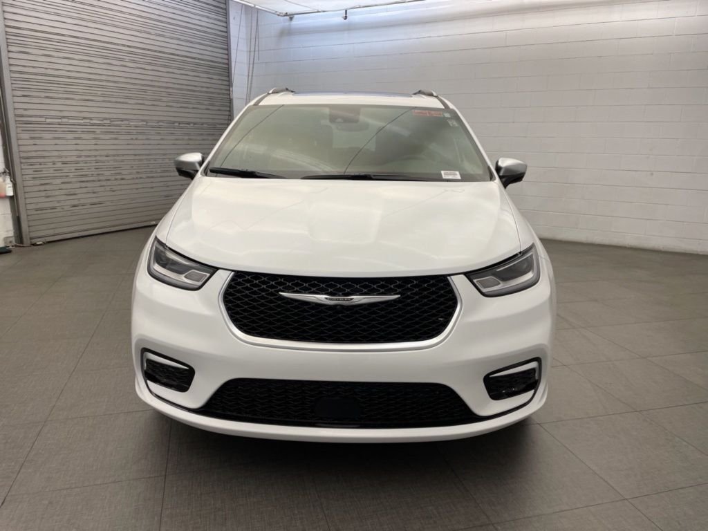 New 2026 Bright White Clear-Coat Exterior Paint Chrysler Pinnacle image 6