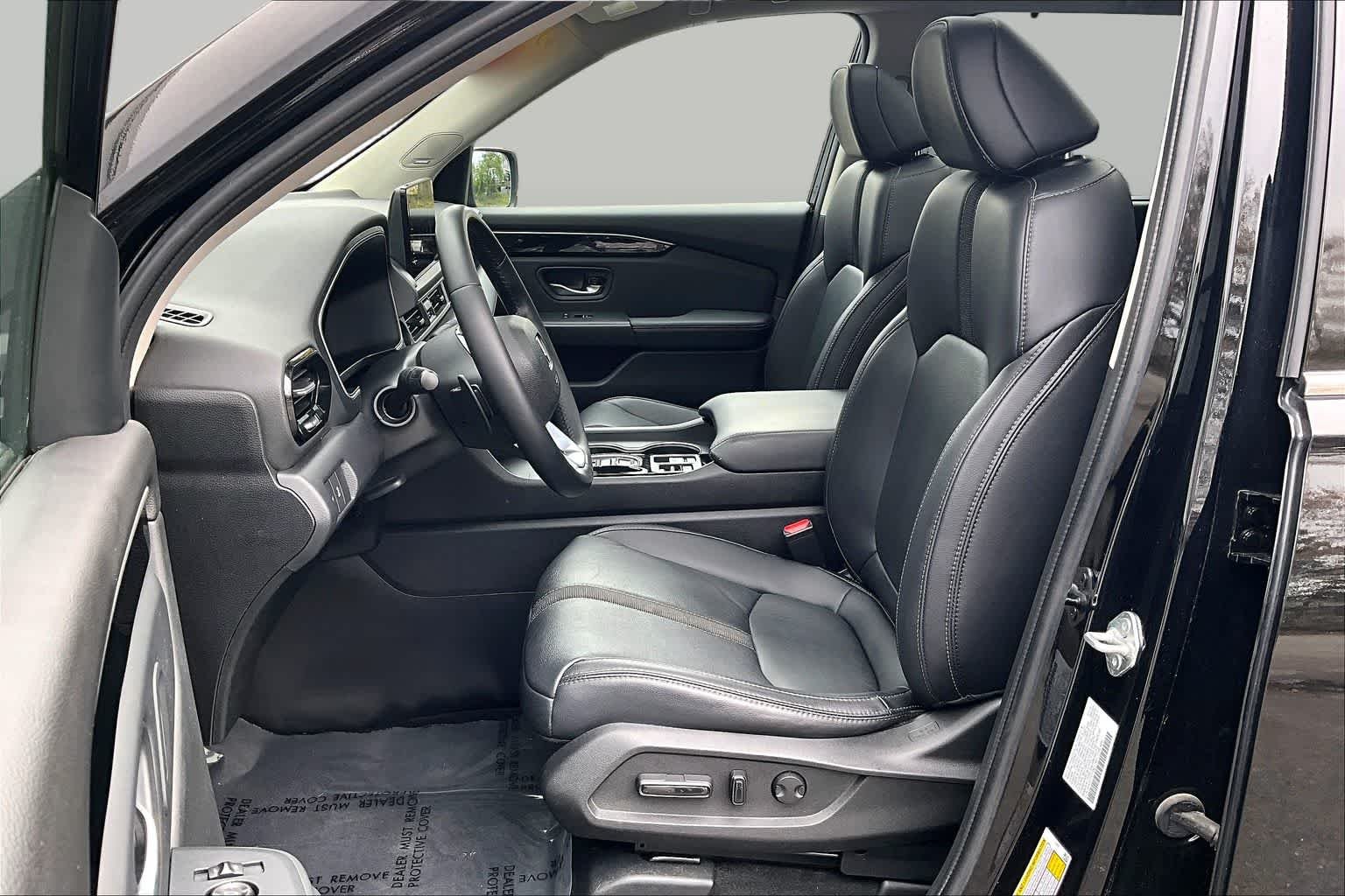 Used 2023 Crystal Black Pearl Honda Touring image 8