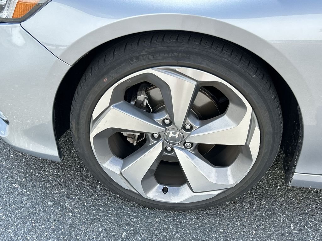 Used 2018 Lunar Silver Metallic Honda Touring 2.0T image 10