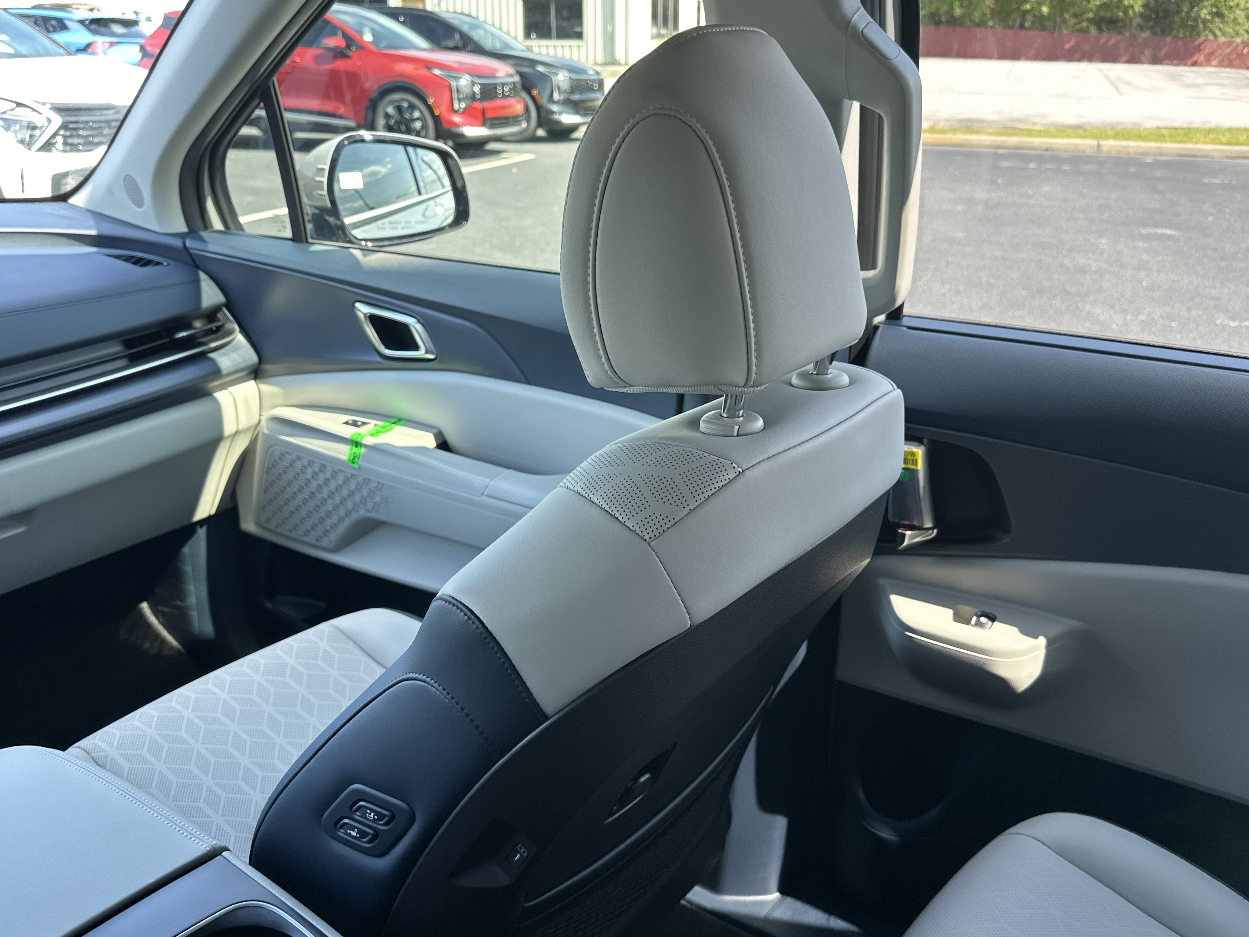 New 2026 Ceramic Silver Kia SX image 26
