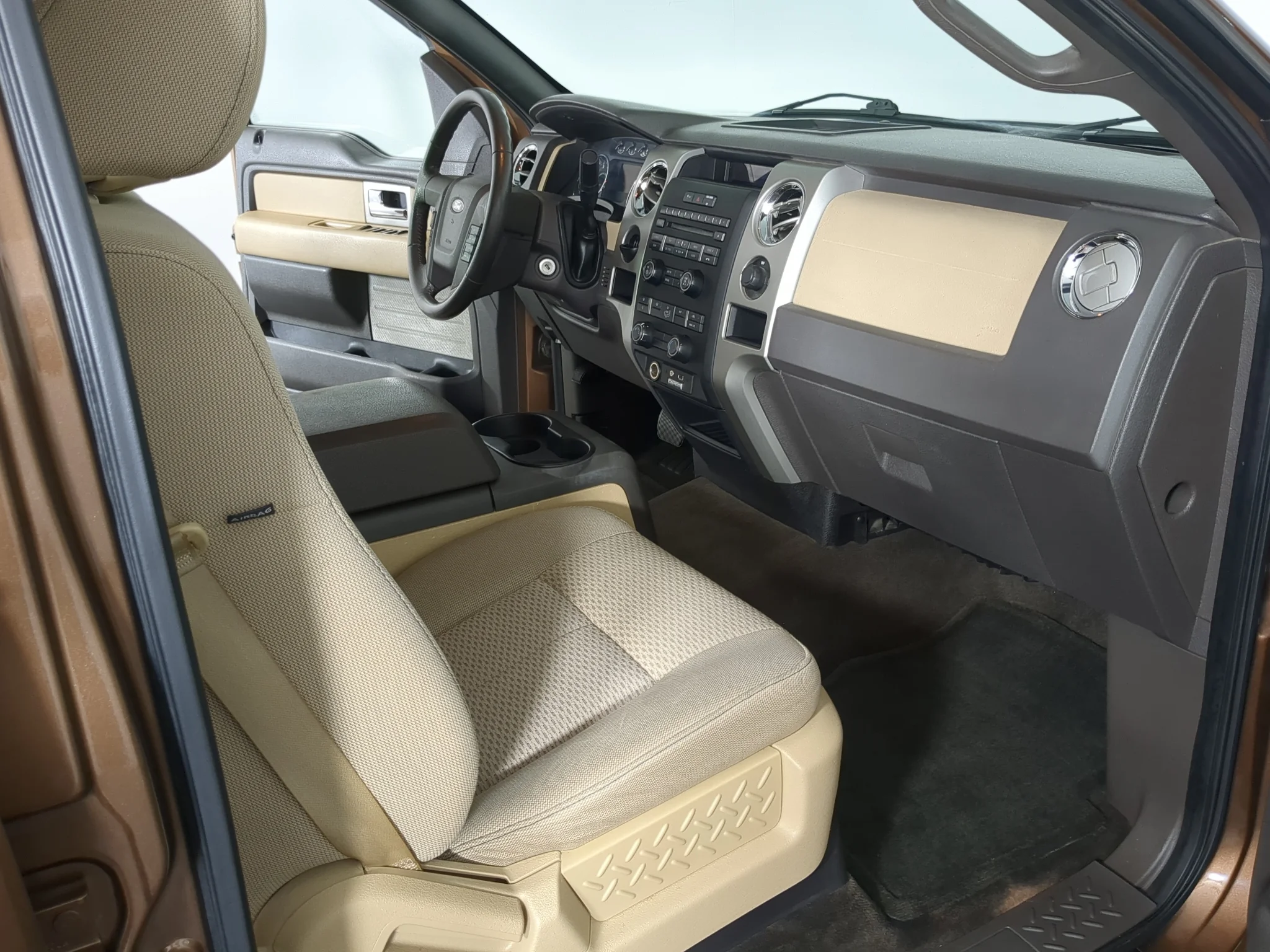 Used 2011 Golden Bronze Metallic Ford XLT image 19