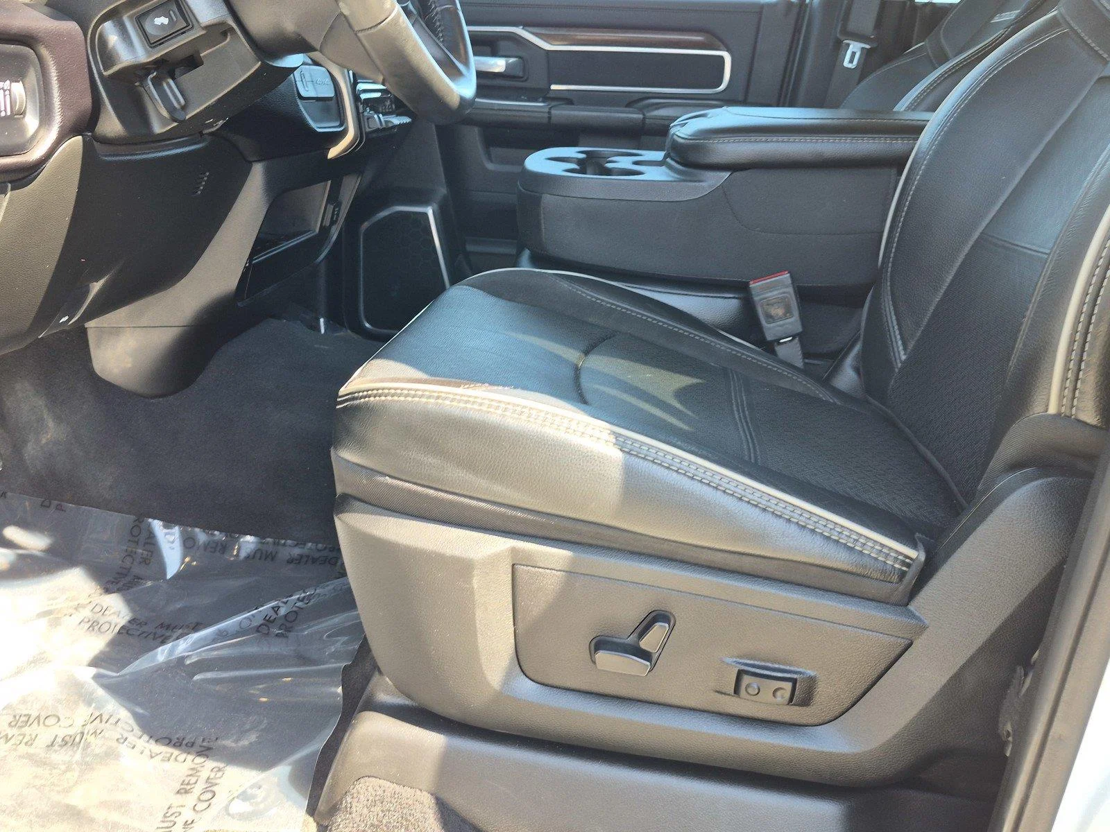 Used 2024  RAM TRUCK LARAM image 18