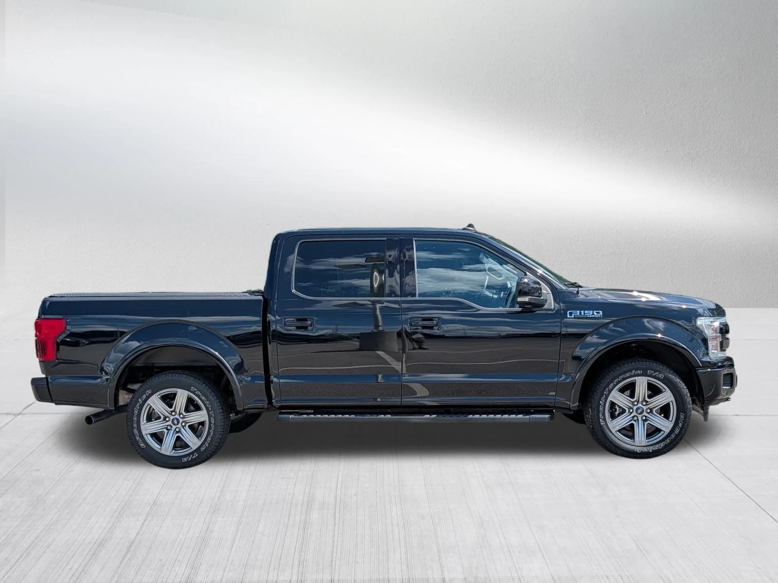 Used 2019 Agate Black Metallic Ford LARIAT image 8