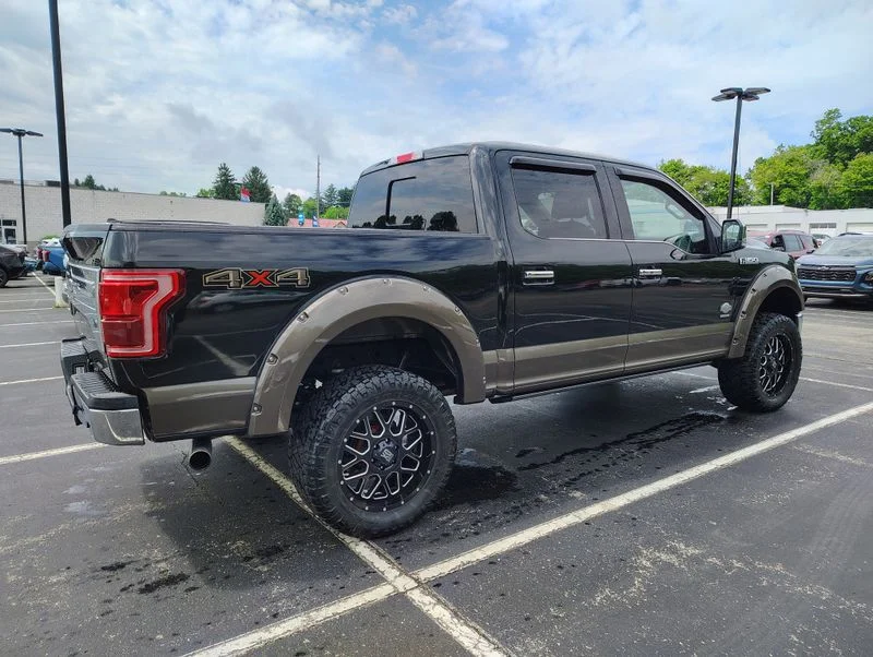 Used 2015  Ford King Ranch image 4
