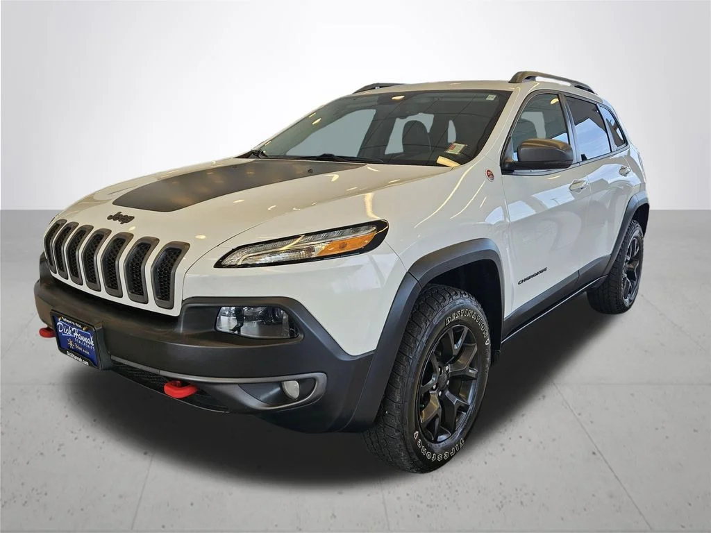 Used 2018 White Jeep Trailhawk image 2