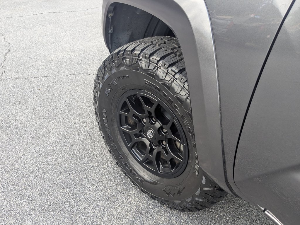 Used 2022  Toyota SR image 9