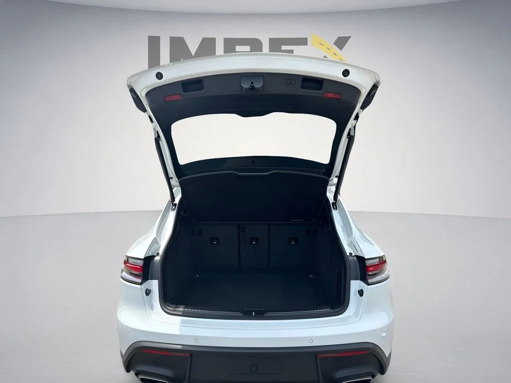 Used 2024  Porsche  image 13