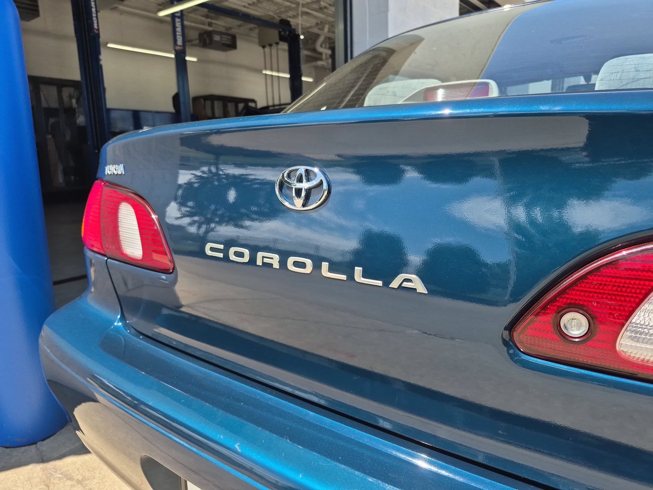 Used 1998 Brilliant Blue Pearl Toyota LE image 22