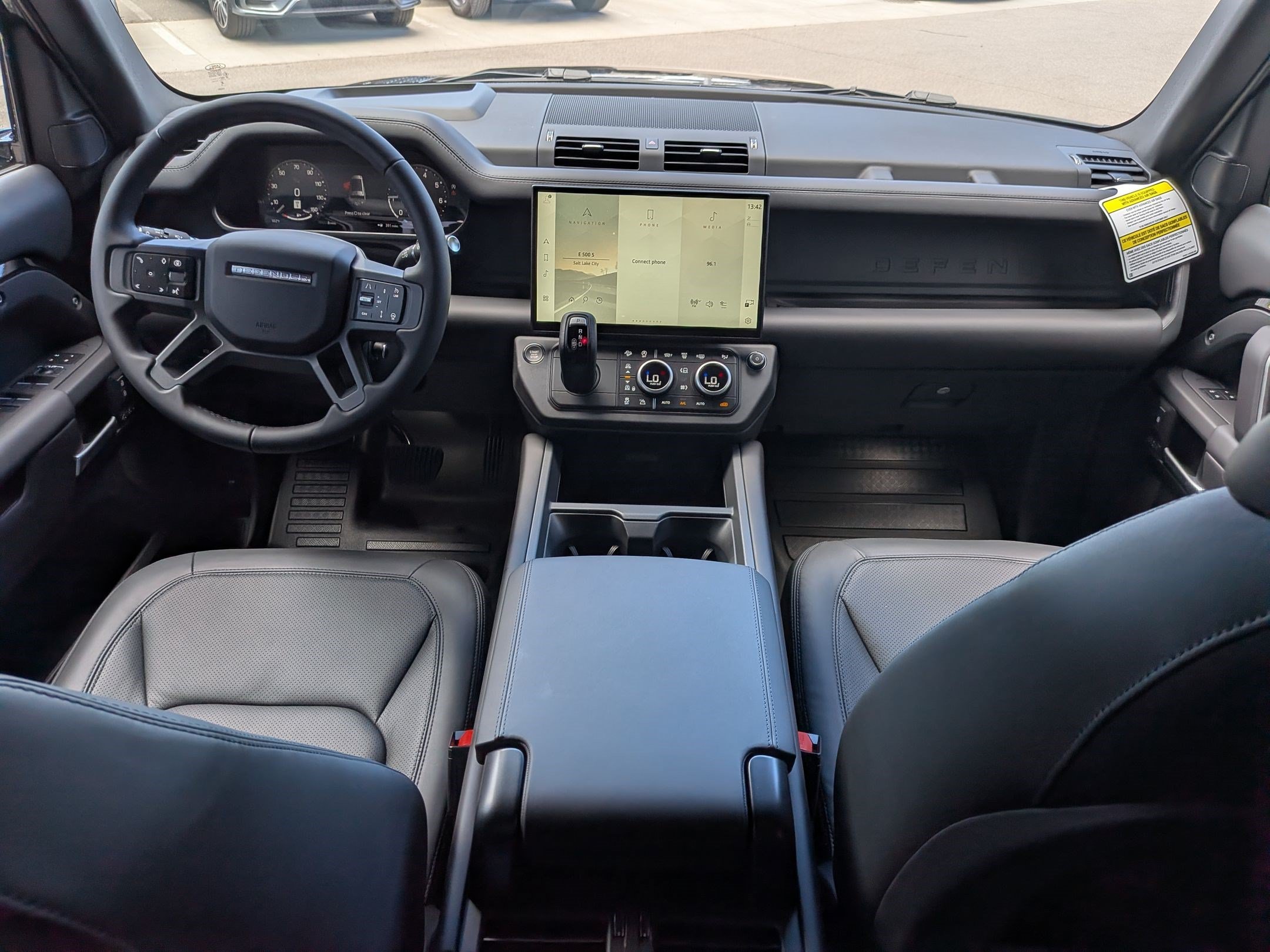 New 2026 Santorini Black Land Rover P400 X-Dynamic SE image 25