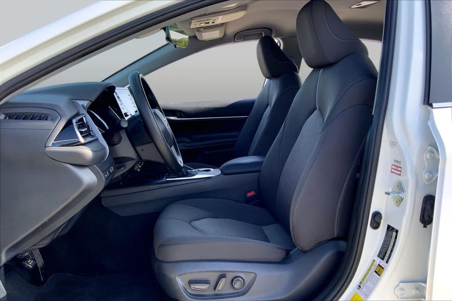 Used 2023 Ice Cap Toyota LE image 8