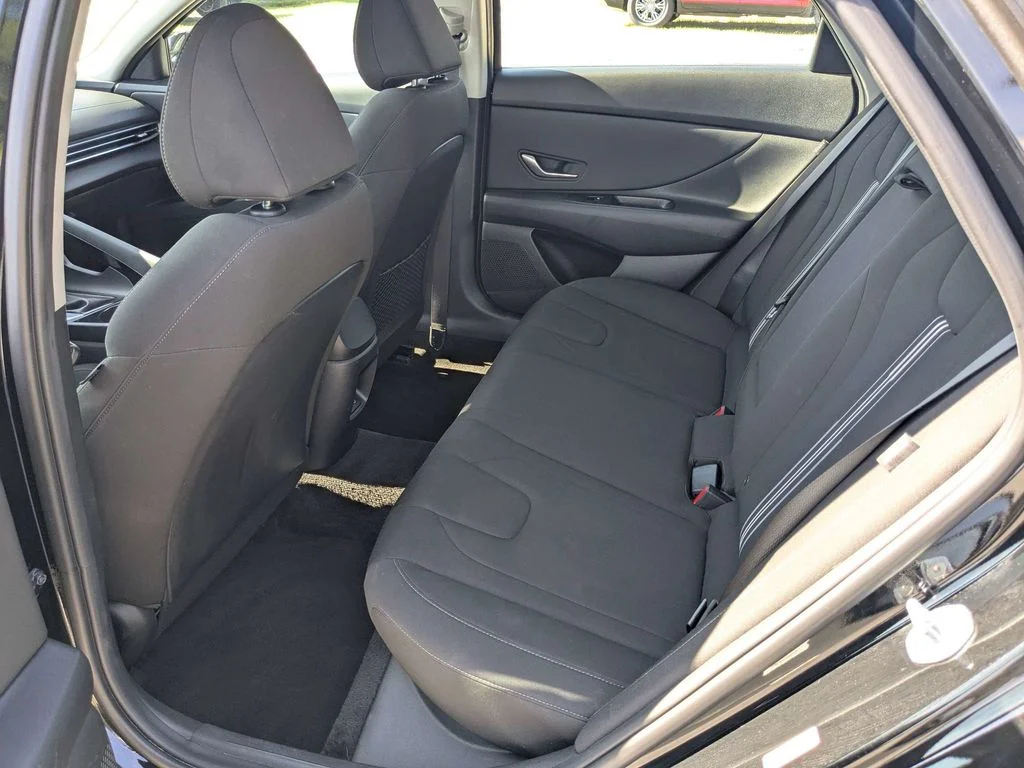 Used 2025 Black Hyundai SEL Convenience image 12