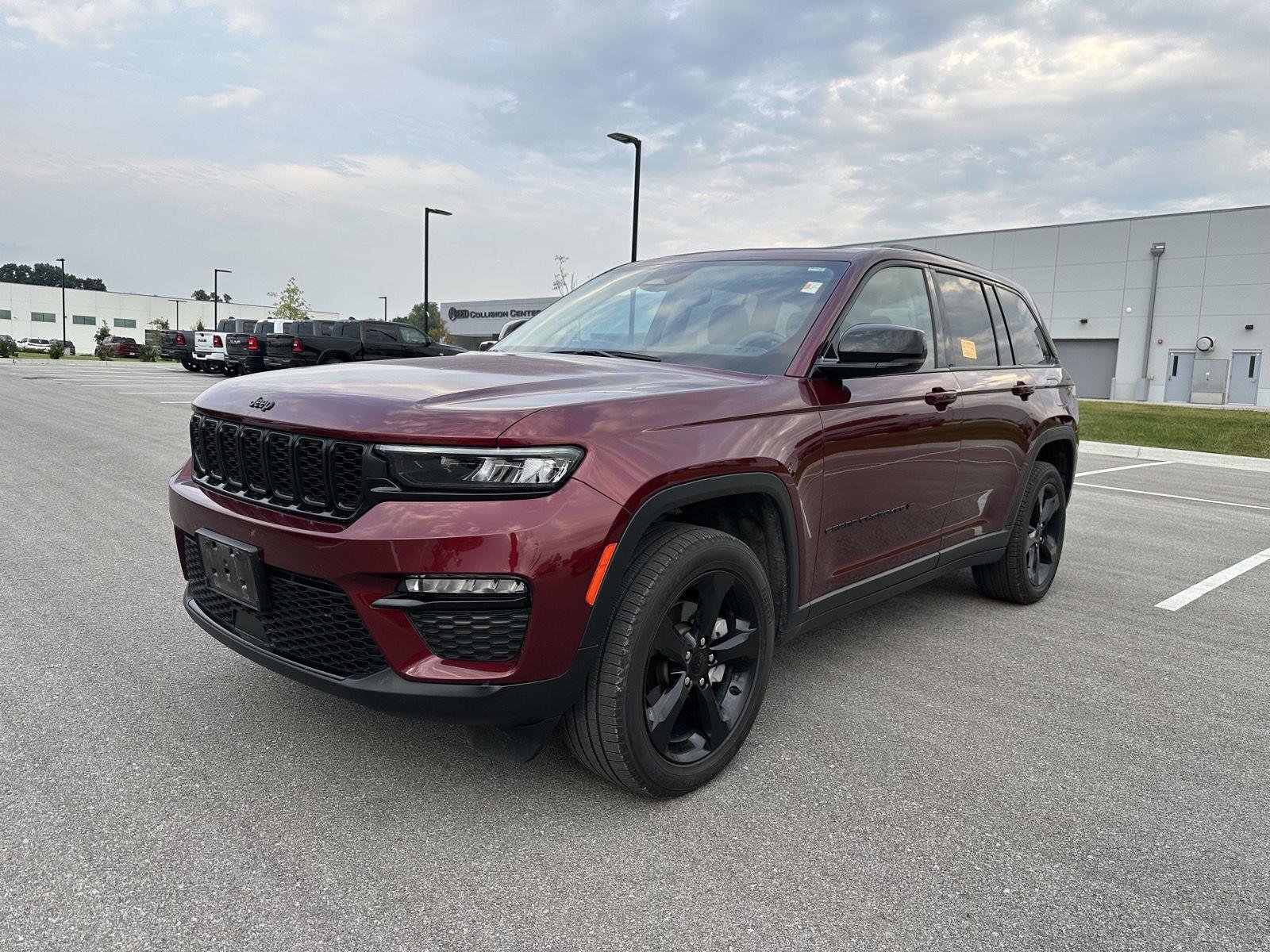 Used 2024 Velvet Red Pearlcoat Jeep Limited image 1