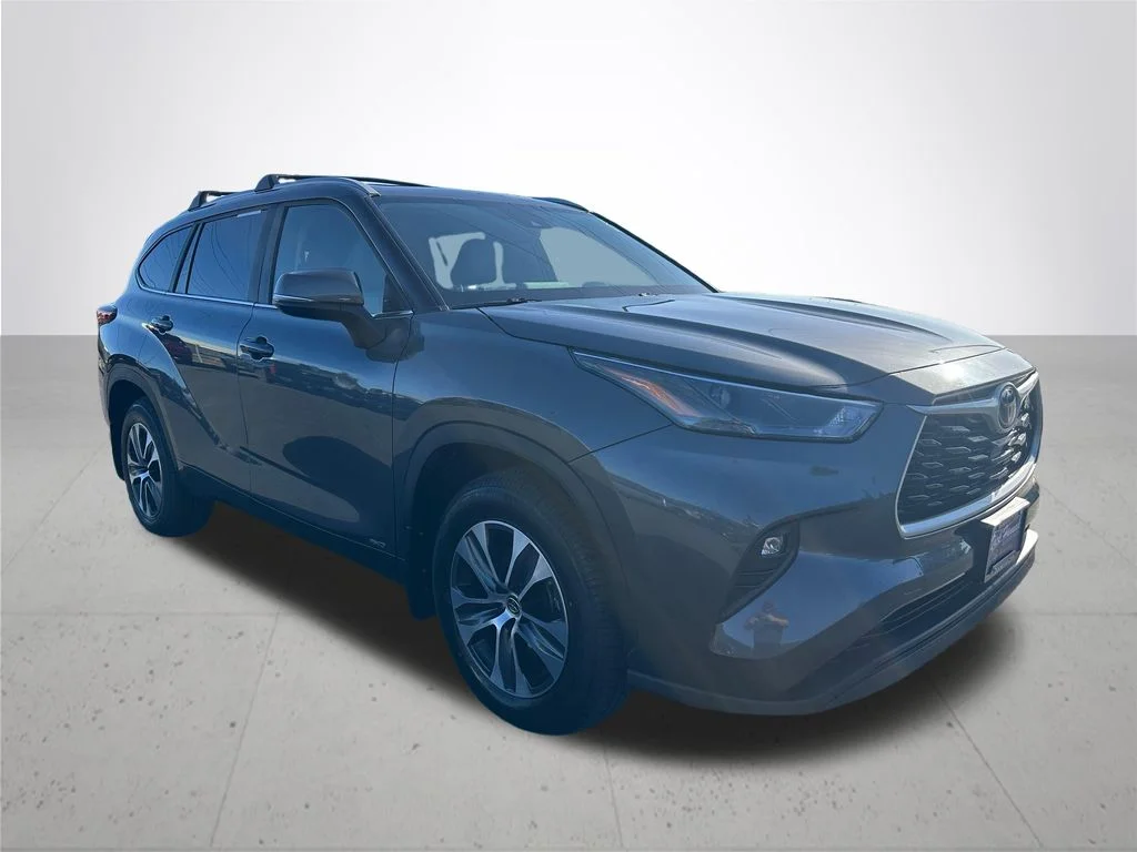 Used 2023 Gray Toyota XLE image 5