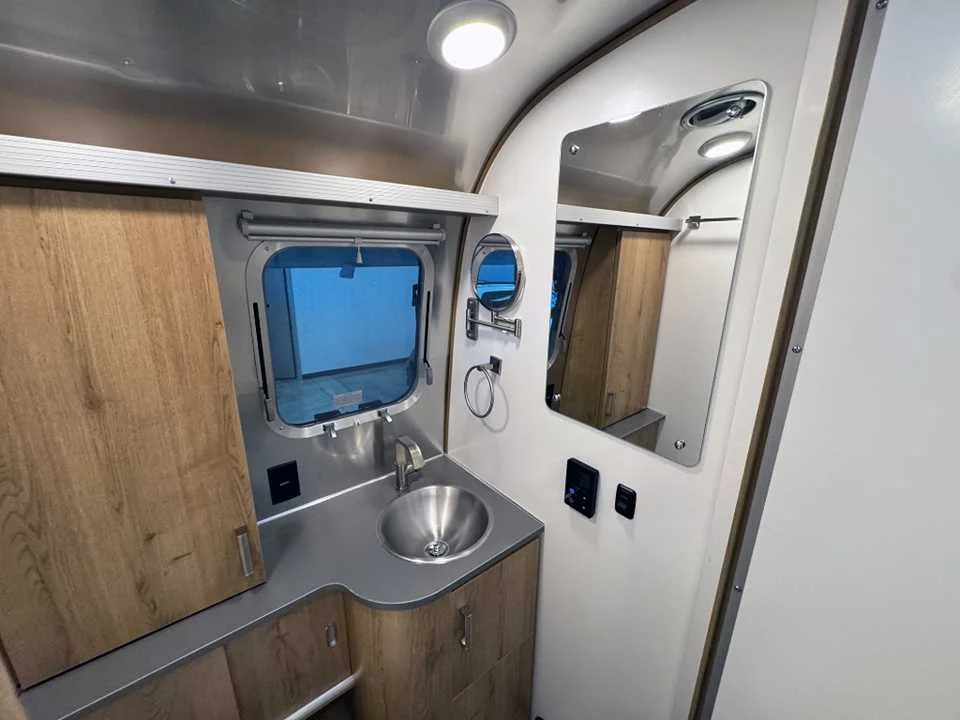 New 2027 SILVER AIRSTREAM  image 27
