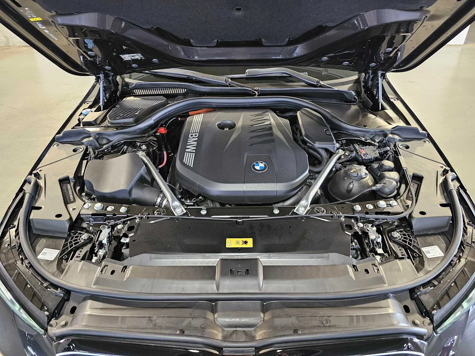 New 2027 Dark Graphite Metallic BMW xDrive image 9
