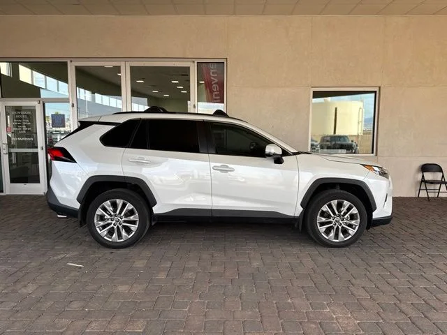 Used 2024 Pearl Toyota XLE Premium image 5