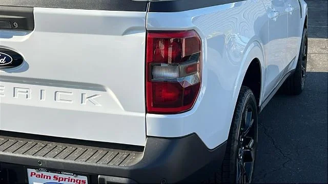New 2025 Oxford White Ford Lariat® image 30