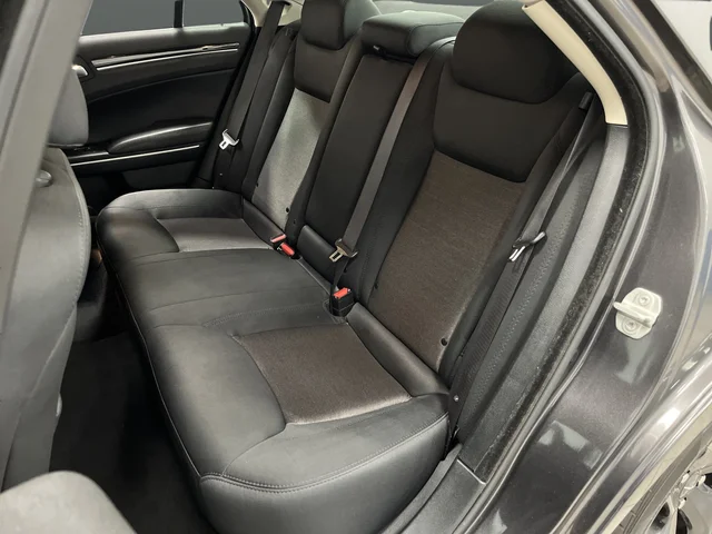 2023 Chrysler 300 Touring - Photo 25