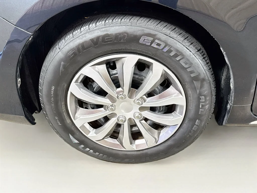 Used 2013 Gray Toyota LE image 35