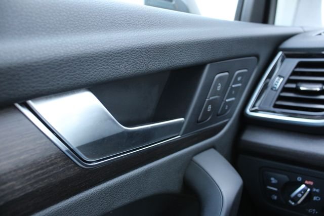 Used 2023 Daytona Gray Pearl Effect Audi 45 S line Premium image 7