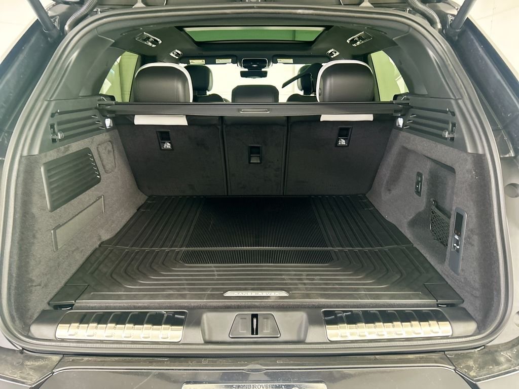 New 2026 Carpathian Grey Land Rover Dynamic SE image 27