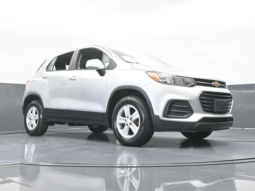 Used 2017 Silver Ice Metallic Chevrolet LS image 58