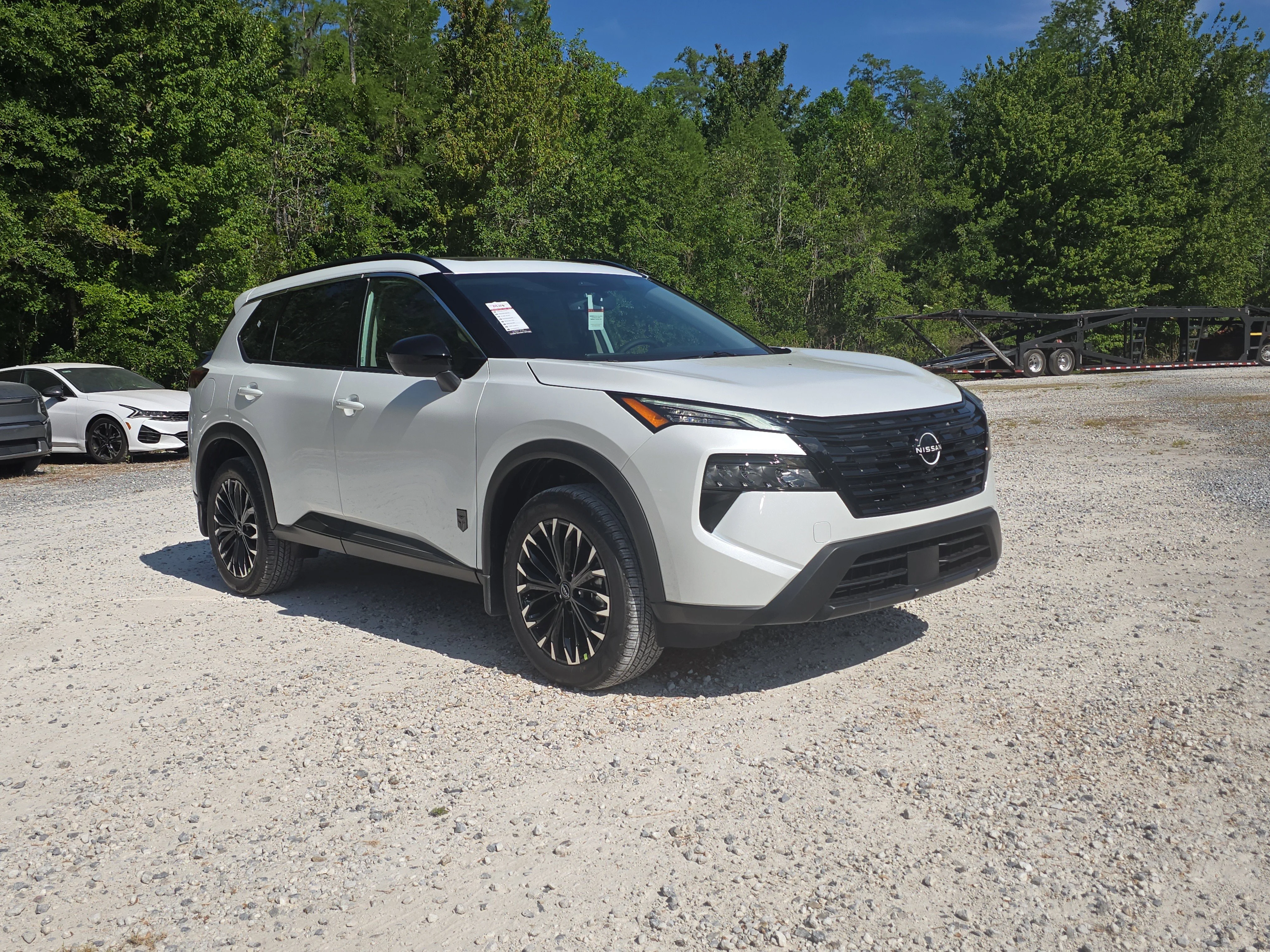 New 2026 Everest White Pearl TriCoat Nissan Dark Armor™ image 2