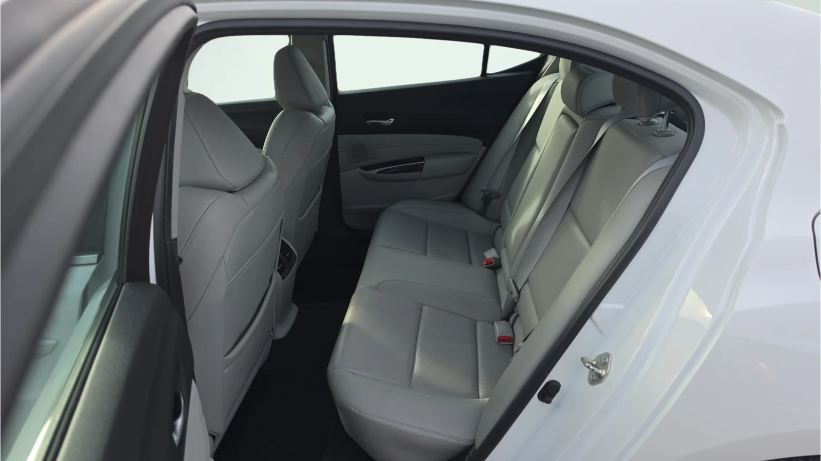 Used 2015 White Acura Tech image 20