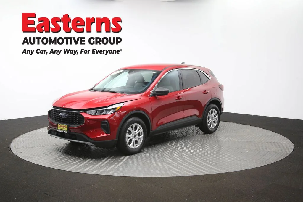 Used 2023 Red Ford Active image 56