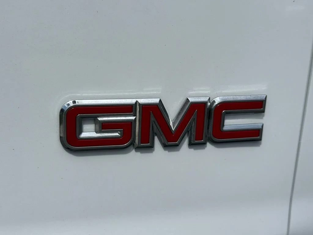 Used 2025 Summit White GMC Work Van image 17