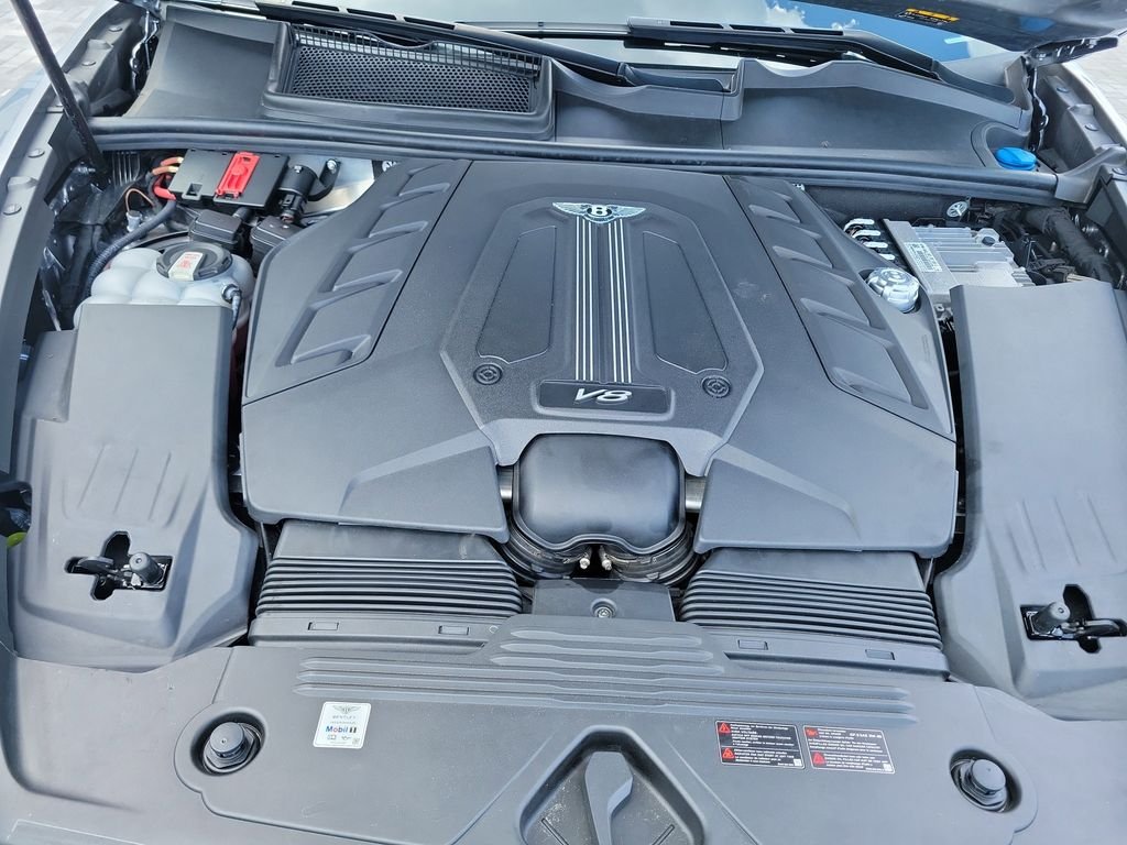 Used 2021  Bentley V8 image 30