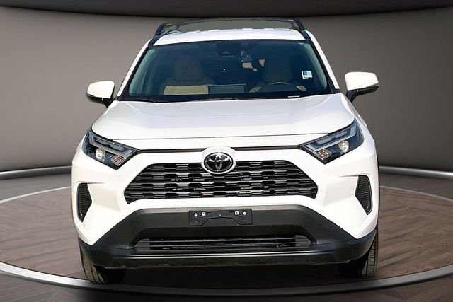 Used 2025 White Toyota XLE image 3