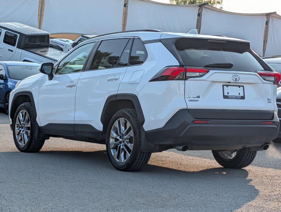 Certified Used 2019  Toyota XLE - - AWD - Leather - Sunroof - Power Liftgate - CarPlay - Safety Sense 2.0 & More! image 6