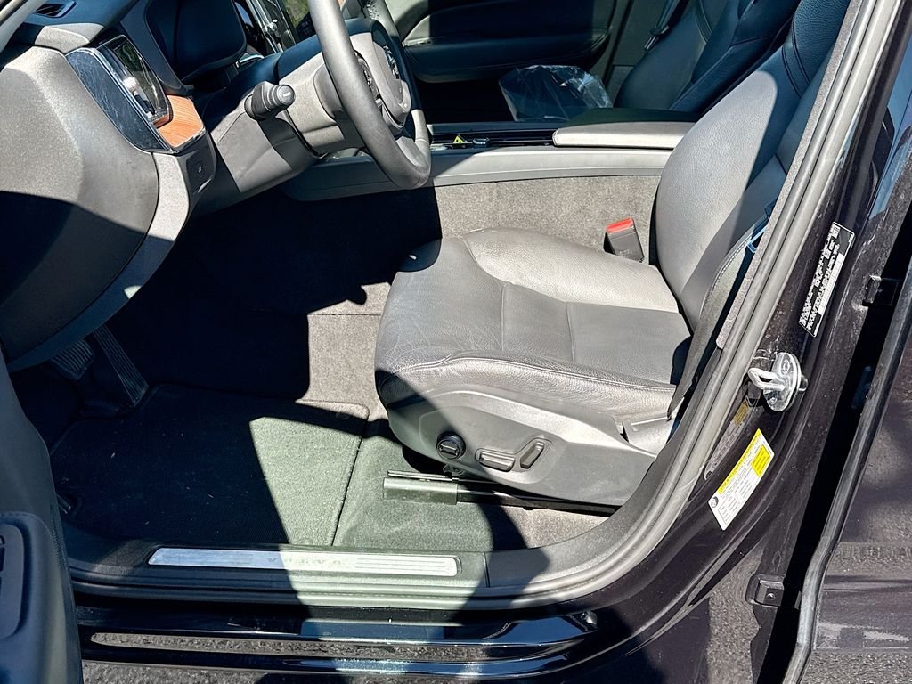 2024 Volvo XC60 Plus - Photo 17