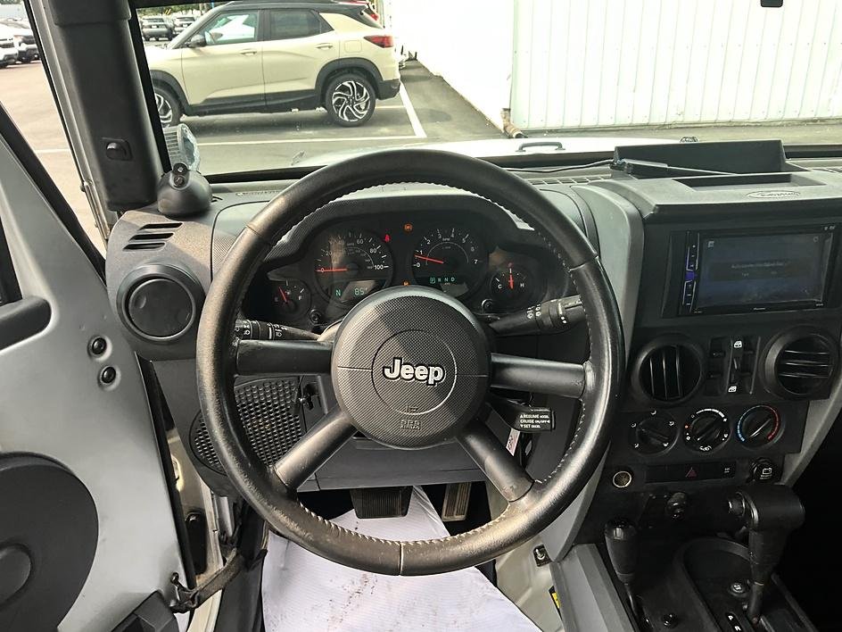 Used 2007 Silver Jeep Unlimited X image 28
