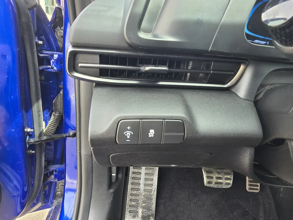 Used 2025 Intense Blue Hyundai SEL Sport image 19