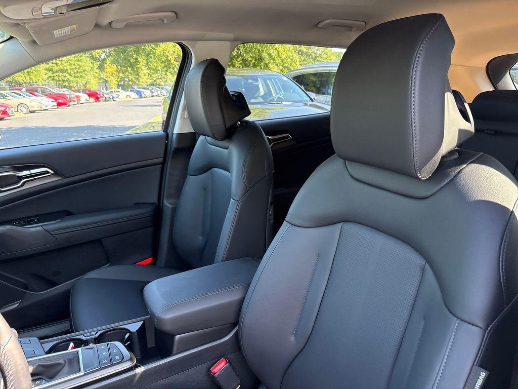 New 2026 Gravity Gray Kia EX image 12