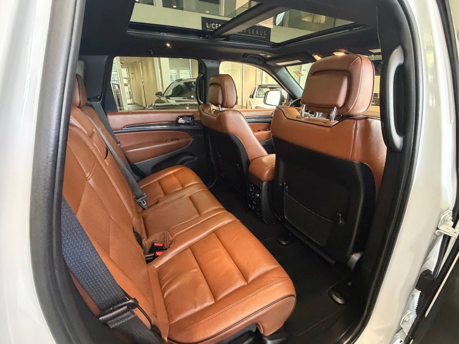 Used 2020 Off-white Jeep Overland image 44