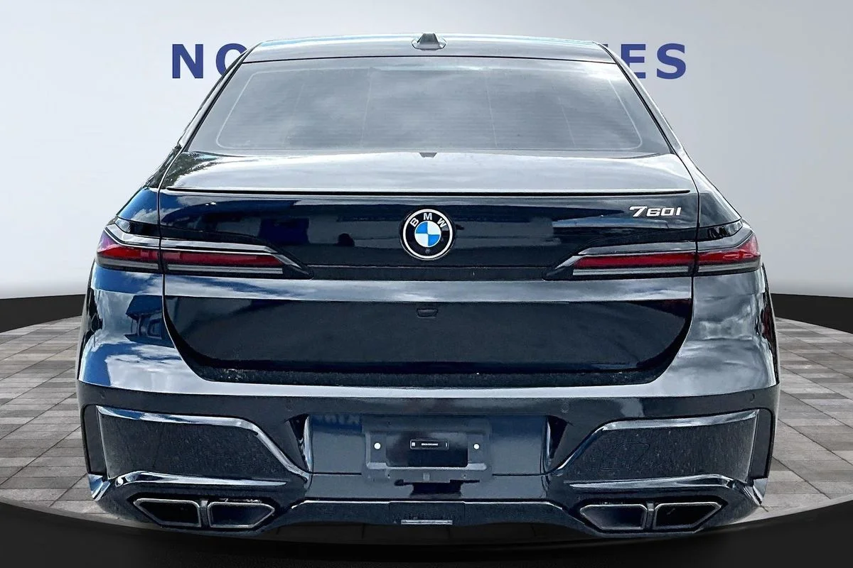 Used 2024  BMW xDrive image 5