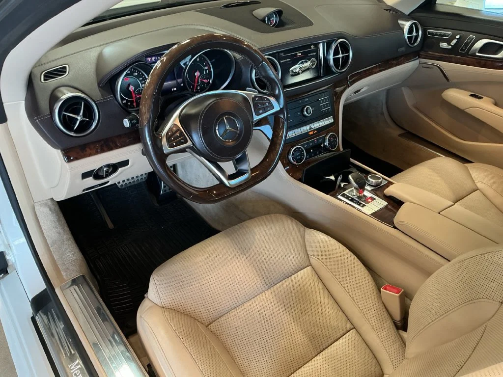 Used 2019 White Mercedes-Benz SL 550 image 27