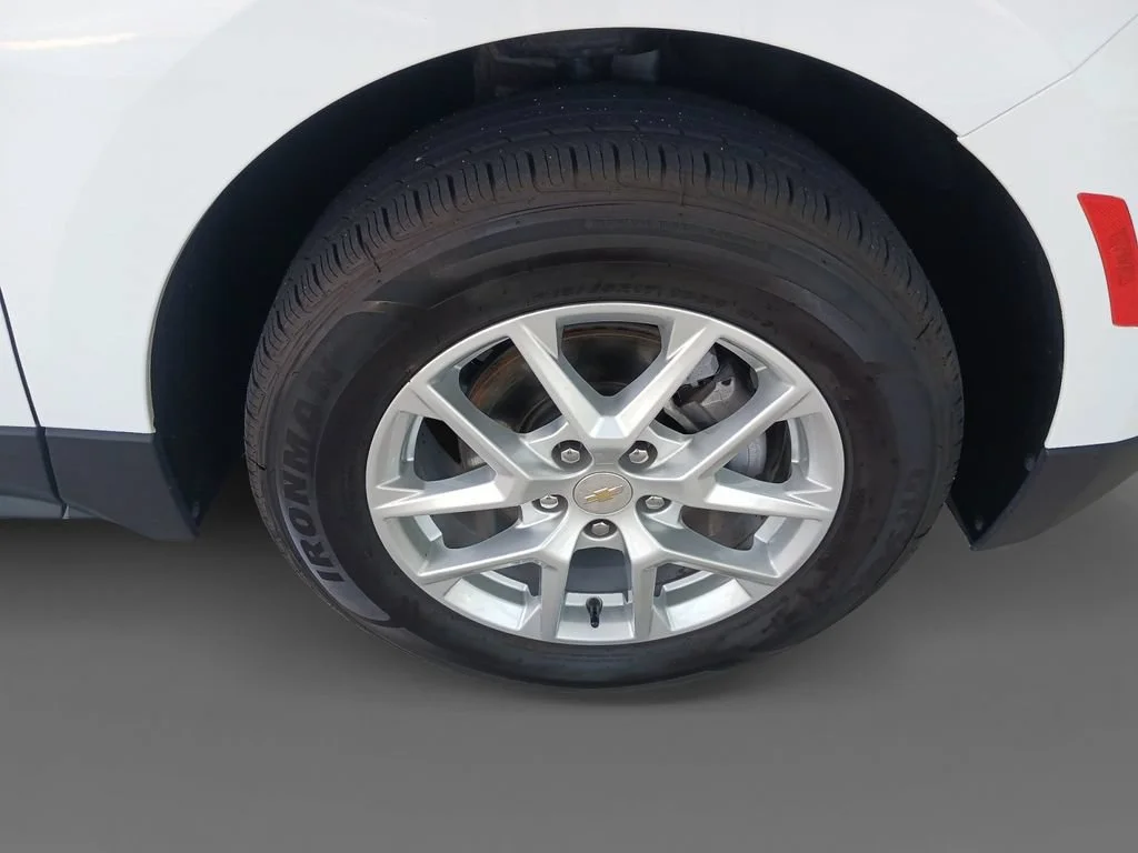 Used 2024 Summit White Chevrolet LT image 16
