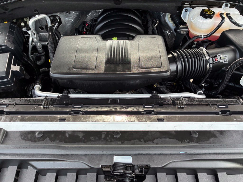 Used 2025 White Chevrolet LT image 29