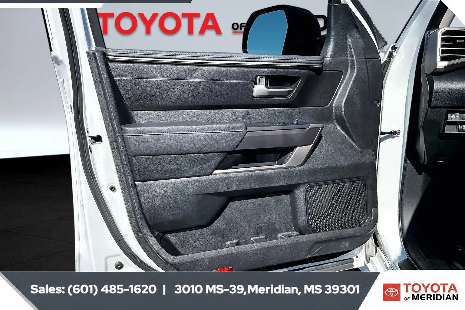 Used 2023 Ice Cap Toyota SR5 image 17